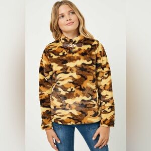 NWT Hayden Los Angeles Girls Camo Fleece Button Top Size L